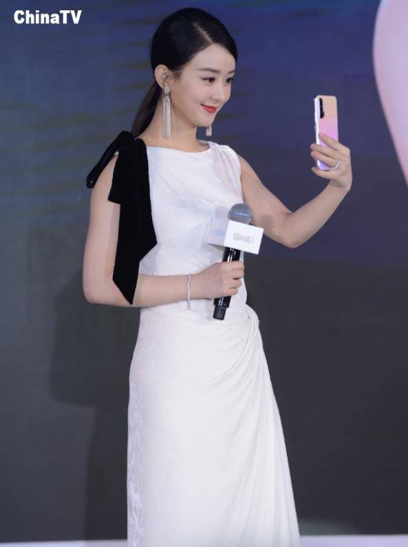 赵丽颖产后复出亮相,身形依旧纤细,眼神里充满了温柔_冯绍峰_唐僧和