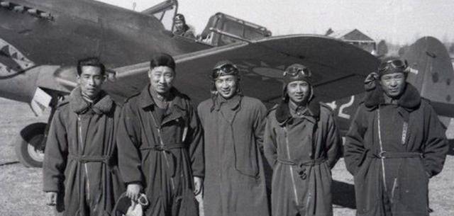 1938年,22岁飞行员陈怀民撞敌机舍身成仁,女友王璐璐投江殉情_空中