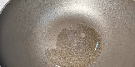 一朵银耳一道美味，简单一拌，加小米辣和葱花点缀，色香味俱佳(图10)