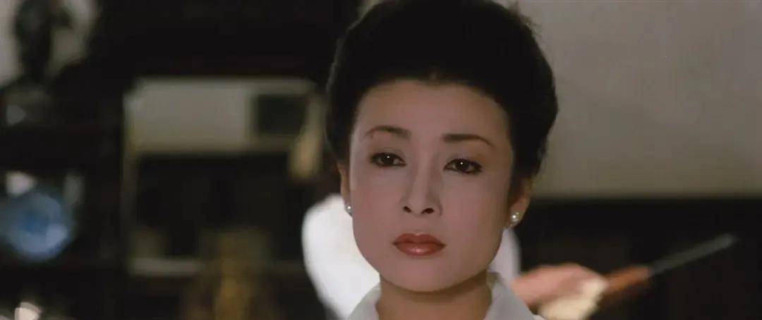 高田美和-《轻井泽夫人》赤坂丽靓丽的容貌和姣好的身材符合国人的