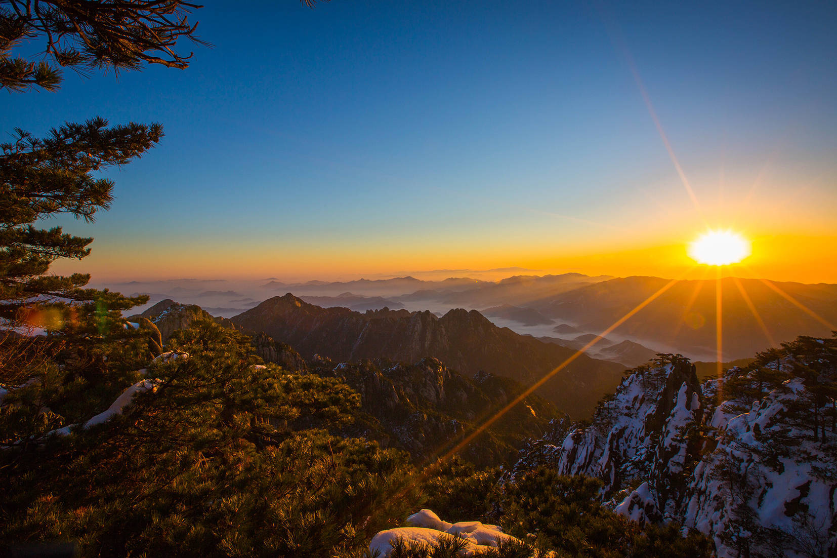 太阳照耀山水大地图片图片