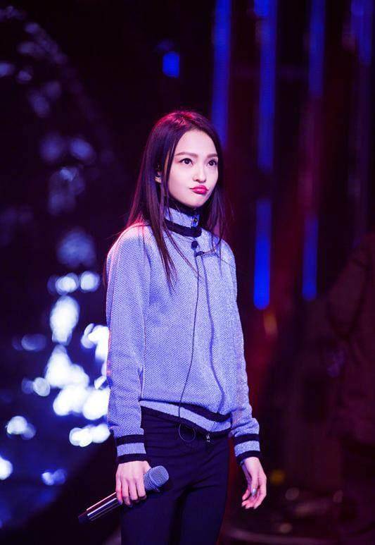 《歌手》第三期竞争激烈,汪峰张韶涵临时大动作,难道是怕了他吗