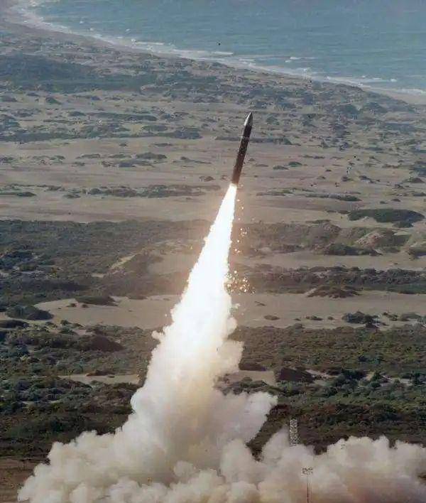 萨尔马特导弹进行首次国家测试，美国为何要替俄罗斯打圆场？