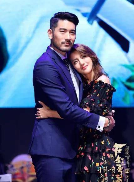 高以翔与高圆圆,孙俪,杨颖等众多一线女星同台,和谁最养眼呢_活动