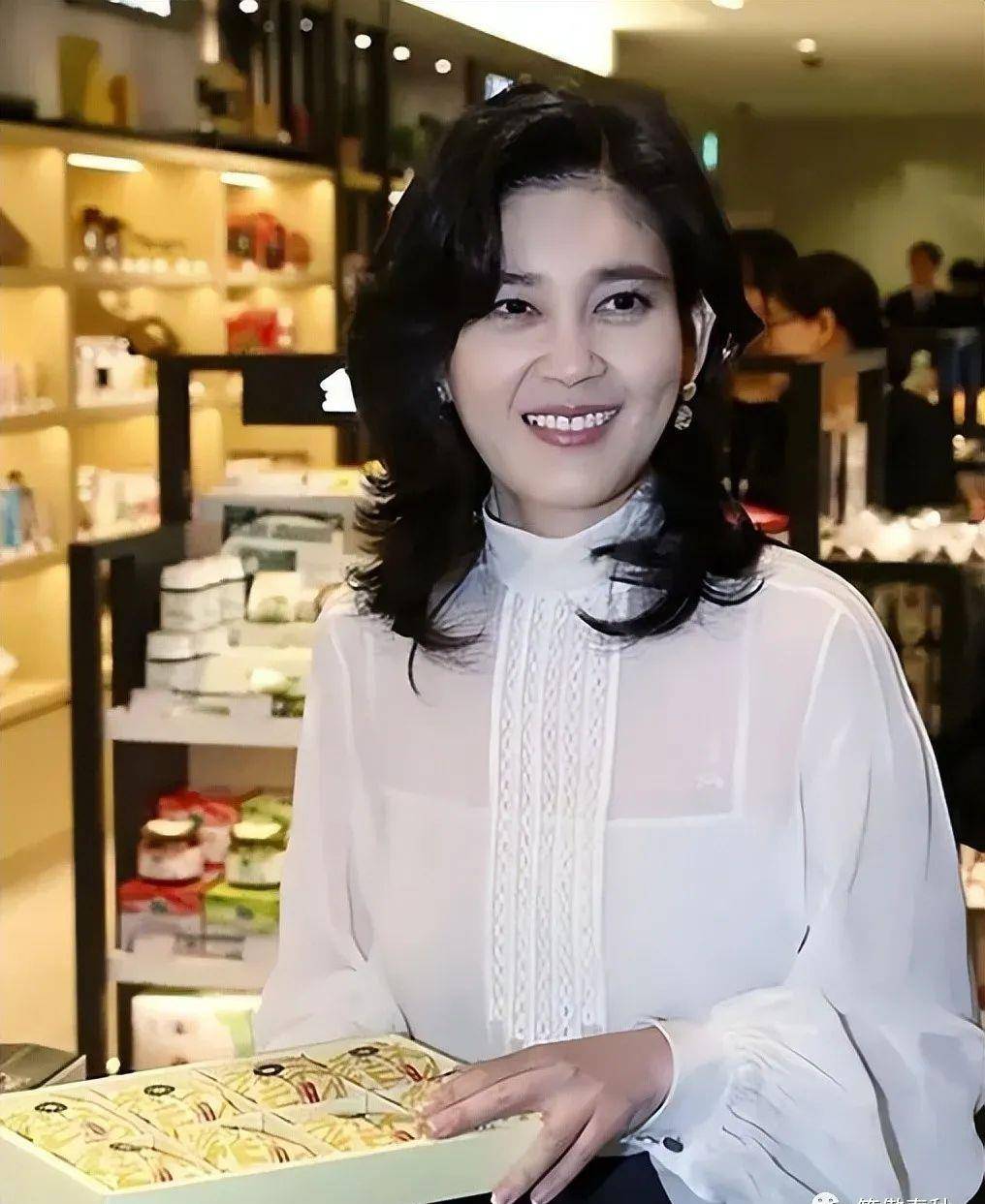 三星52岁长公主:身价39亿美金,离开保镖前夫后,单身富婆更美了_李富真