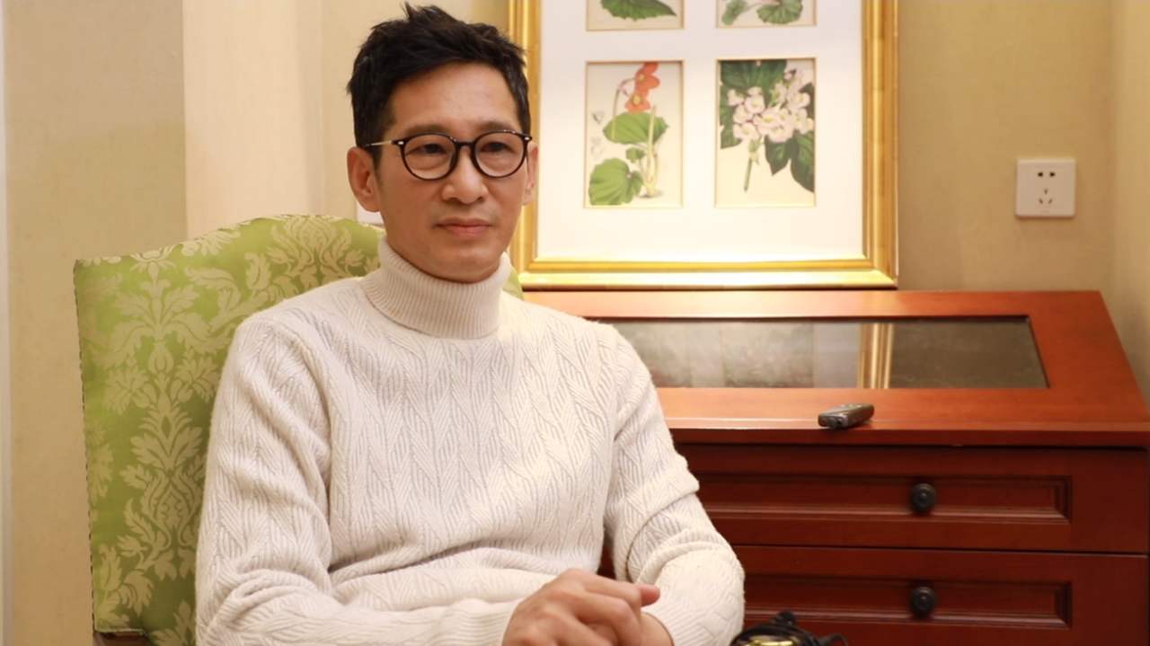 王劲松破口大说:"你多不要脸呐"!