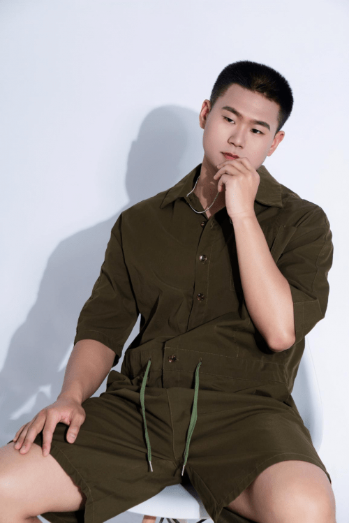 模特邱丰:阳光帅气的外形,签约公司新突破_表演_行业_发展