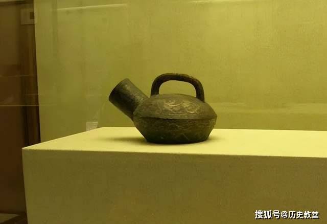 古代“夜壶”口这么小,女人怎么用?看完才知古人智慧!_文物_因为_村民
