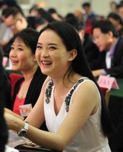 古有上阵父子兵,现有"上阵母子",不止王艳发福了,他的儿子也