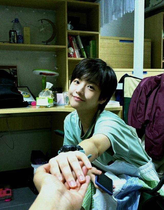 时间李庚希参加了一个采访,采访中李庚希更是提出了自己男友的标准,第