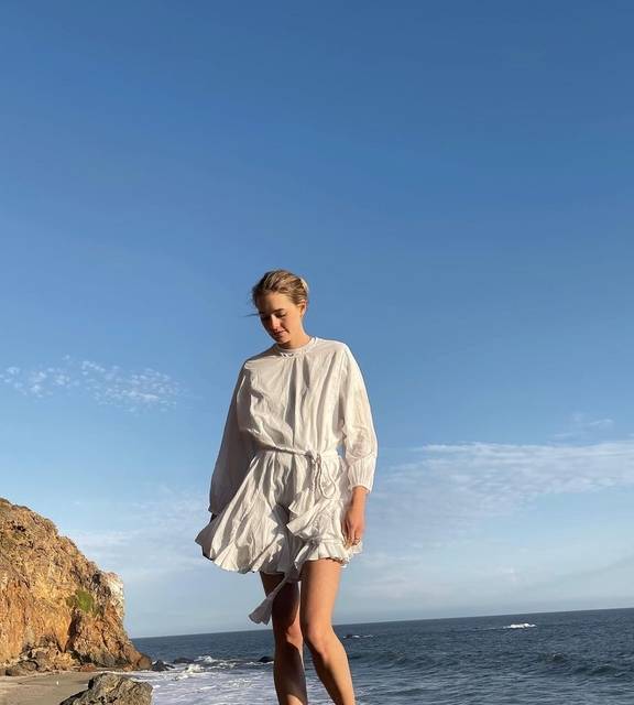 sannevloet是一名时装模特,工作的原因让她必须要保持非常好的身材