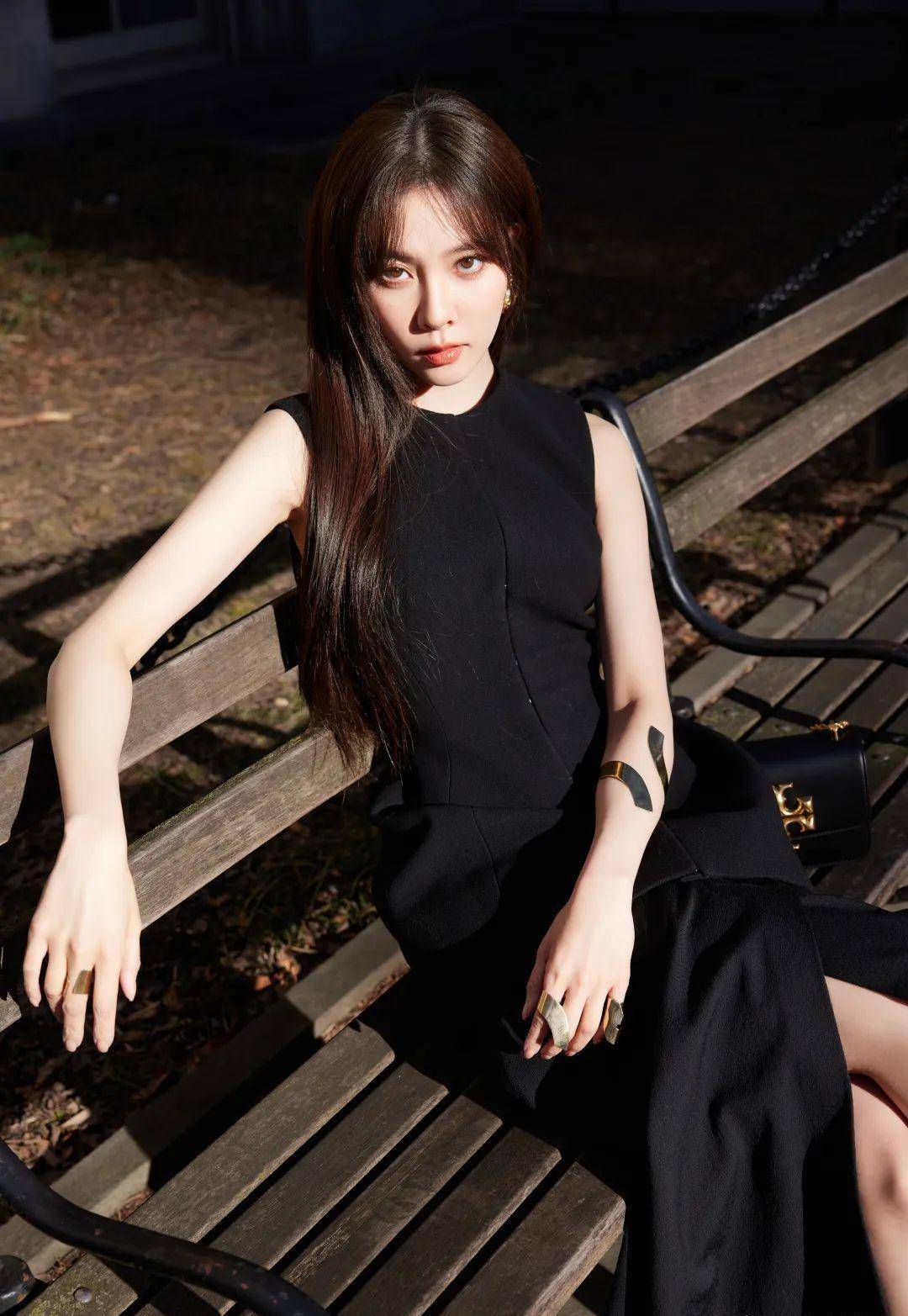 95后小花宋妍霏惊艳写真,高颜值和完美身材,轻松驾驭各种造型!