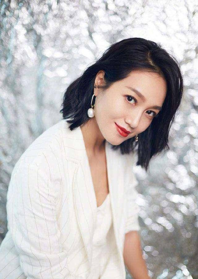 其实朱丹一直都是非常有名的美女主持人,他的颜值也是非常高的,在一点