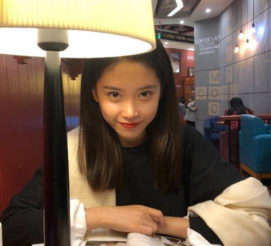 半藏森林晒出刘海近照,看清模样网友:别当网红了,跪求进圈!