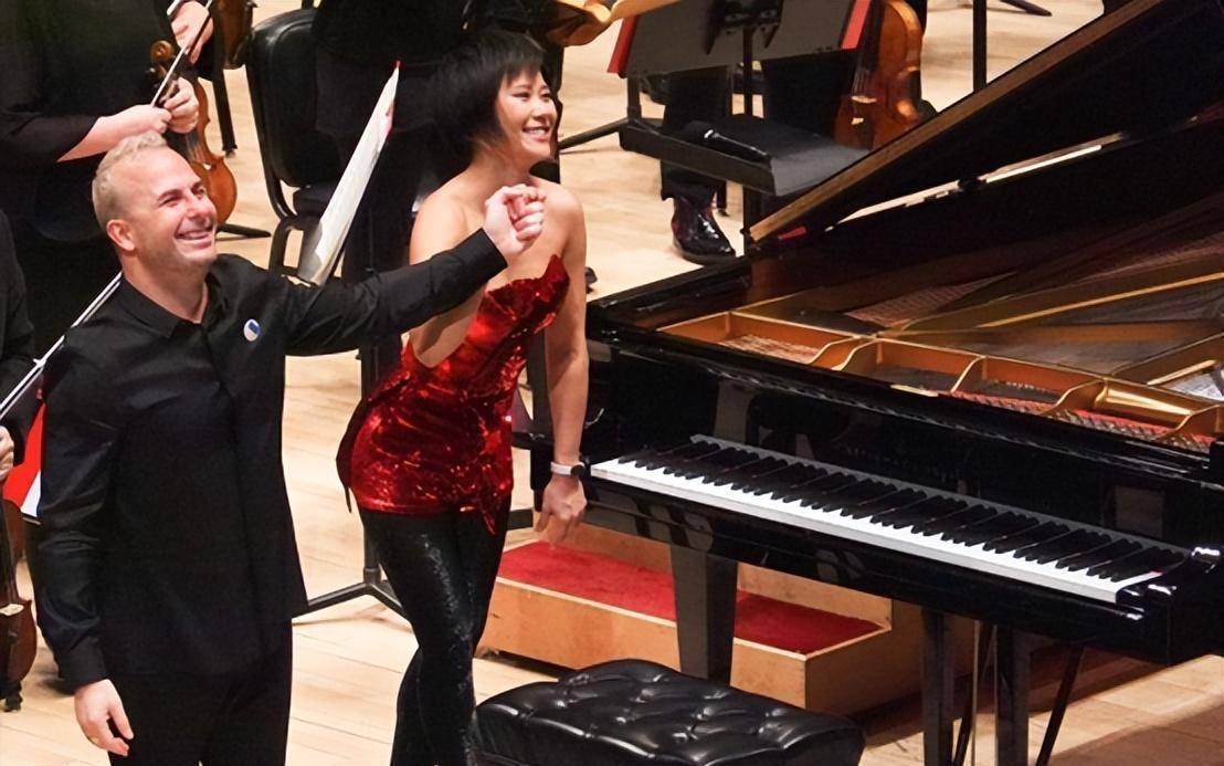 王羽佳,凭什么让指挥大师屈膝"跪服"?_合作_阿巴多_钢琴