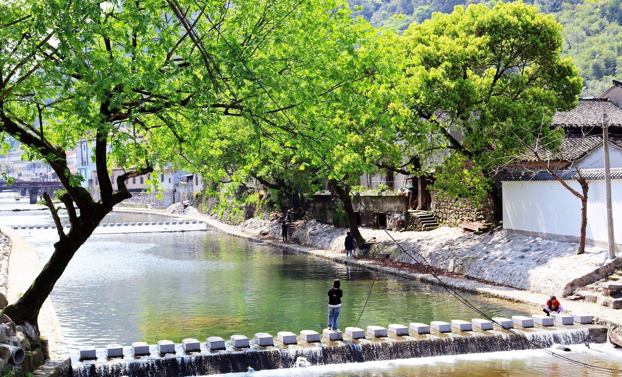 余姚袁马村,人称阁老故里,地处山岙风景旖旎,村里风景让人陶醉