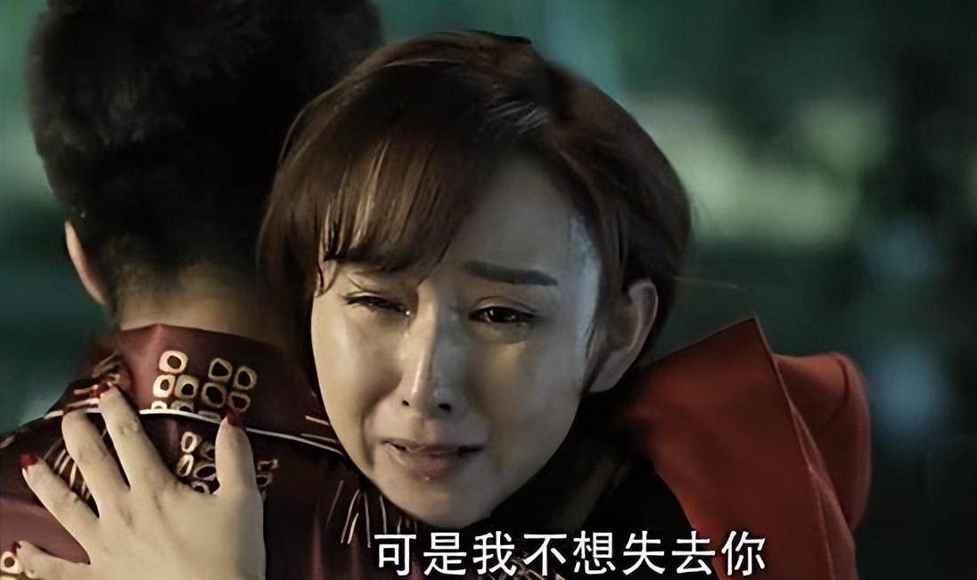 似是这首港台经典歌曲成了 "黑衬衫,开霸道,抱小琴,玩大狙"的"胜天半