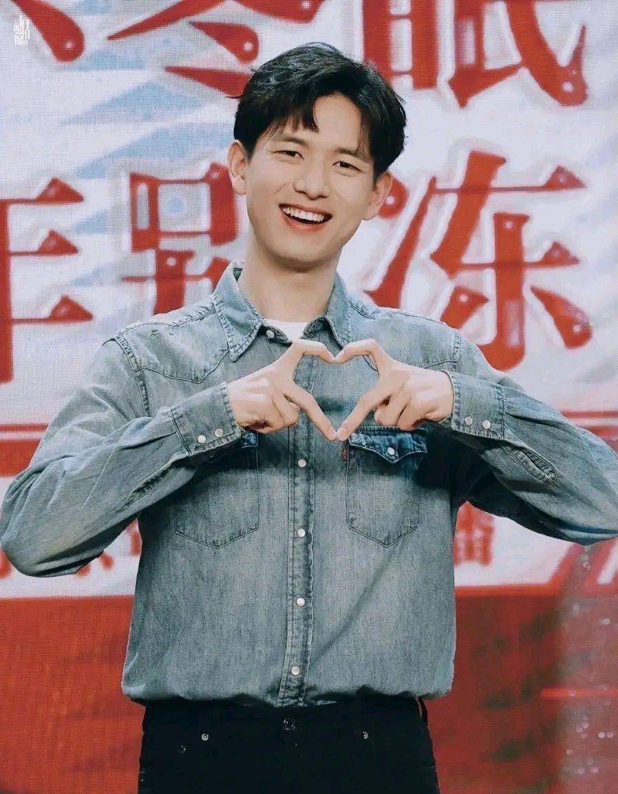 肖战,朱一龙,邓伦,杨洋,李现,丁禹兮,任嘉伦比心!