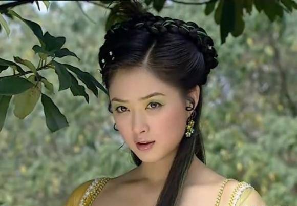 包括演艺之路也是从1991年的一部叫《坠子皇后》的电视剧开始的,后来