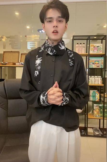 无可否认,殷世航的风格很难被完美地复制,虽然殷世豪