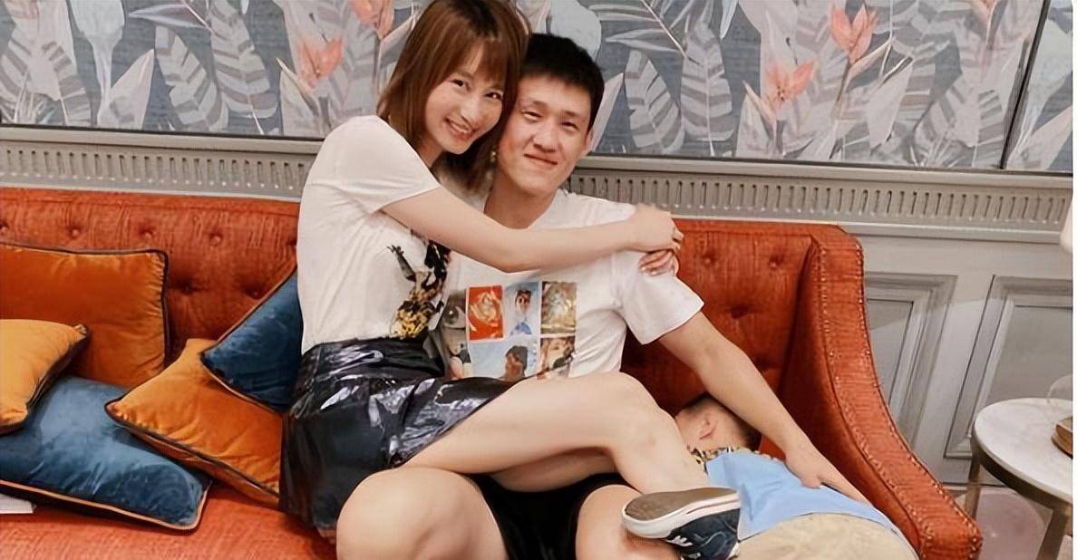 最近,周鹏的妻子刘小美在情人节到来时也给周鹏带来了意想不到的惊喜