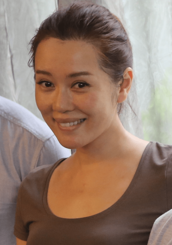 "文艺片女王"余男,出道24年,拿八个影后,如今46岁仍单身未婚_妈妈