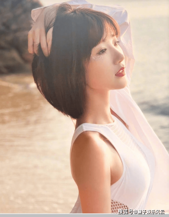 女明星们纷纷秀出泳装照,美好身材展露无疑,真的是让人浮想联翩_气质