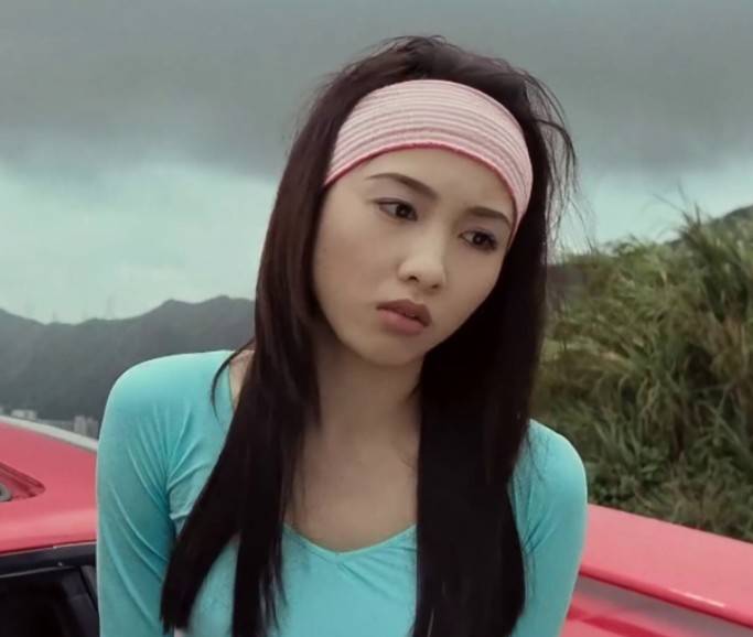 她饰演《古惑仔》中的小结巴成为了古惑仔当时的一大看点,后来与