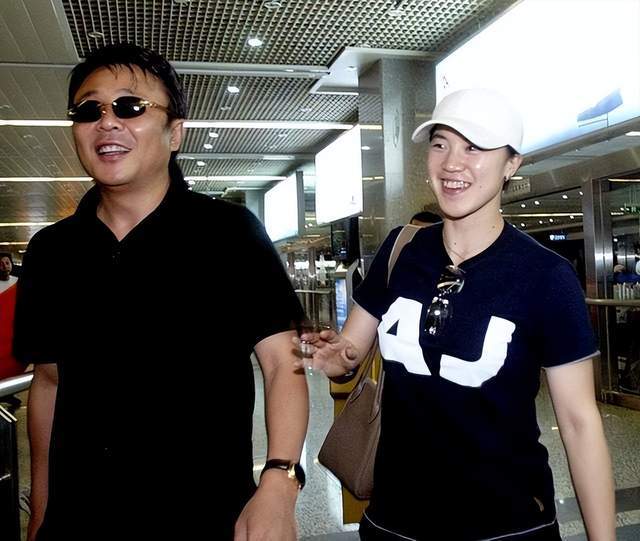 王楠巨富老公一晚给女儿盖20次被子,笑笑告状:爸爸老打呼噜_郭斌_老郭