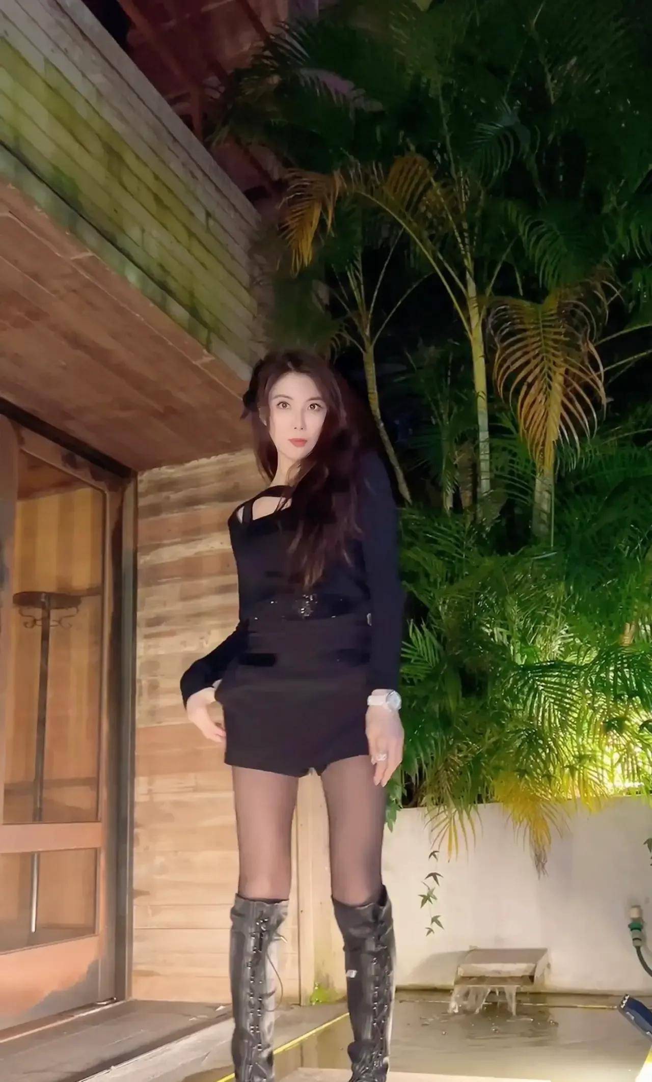 女神杨丽菁2023最新美照:50多岁的人 看起来20岁都不过分_生活_纪晓岚_运动