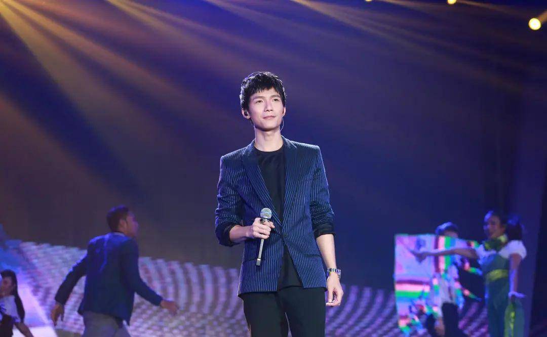 当年人气无敌选秀冠军,再参加选秀遭冷落,想红真这么难?