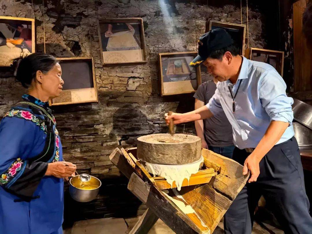 拉毫古城堡苗寨不观烽火,不临其镜,尘封四百多年的古城堡,斑驳不朽的