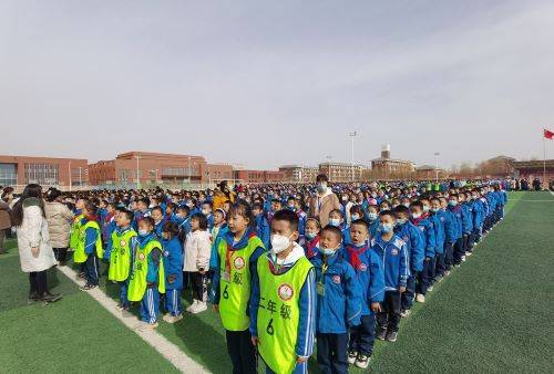 尊师崇礼 国风启智——九团中学2023春季开学典礼_学期_师生_时代