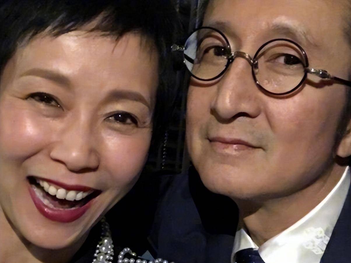 结婚34年,丈夫"梅开8度"也不离婚,叶童的精明你不懂_陈国熹_生活_事情