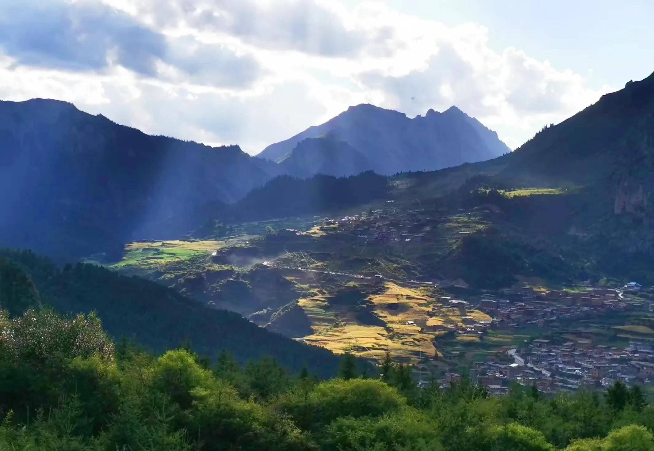 县城很干净,这里有一处世界级的美景