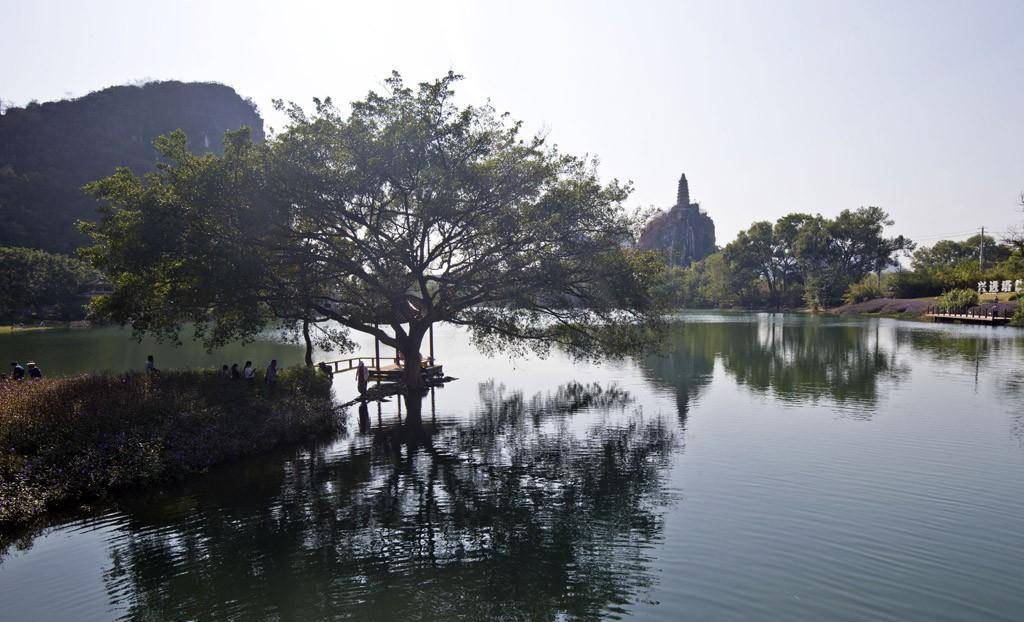 漓江双月,塔山清影,雅致清丽的桂林老八景之一,穿山_伏波山_将军_溶洞