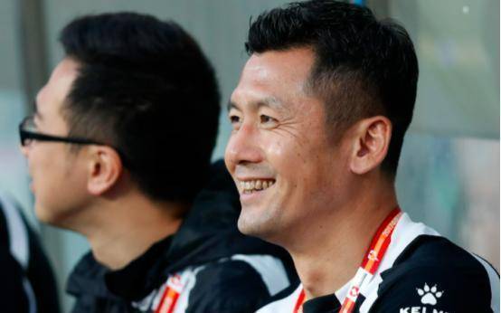为什么谢晖能闹出这么大动静除了教练身份还有在国足辉煌的经历_杨晨