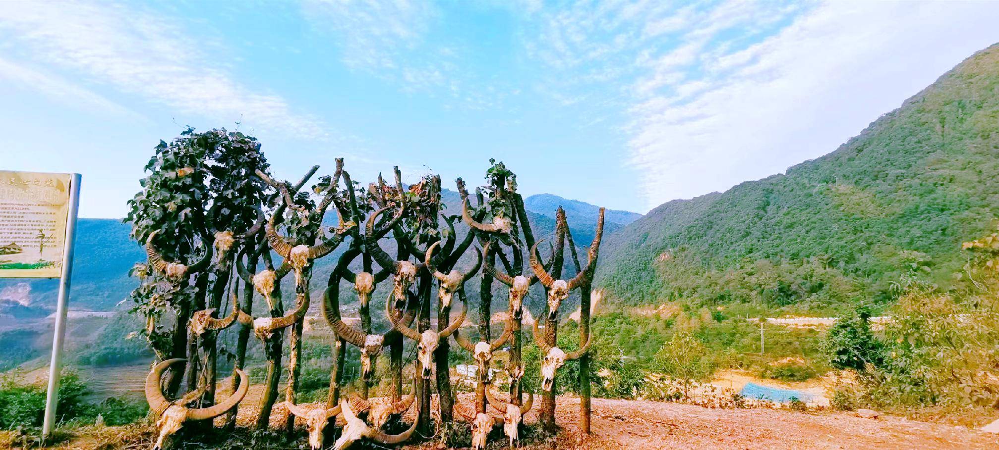 翁丁村,坐落于云南省临沧市沧源佤族自治县勐角乡翁丁行政村,距离沧源