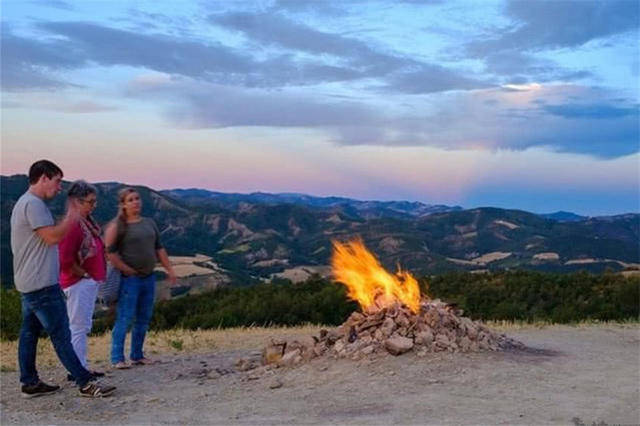 世界最“矮小”火山：仅1.2米高却被人用来烤肉，一点面子都没(图6)