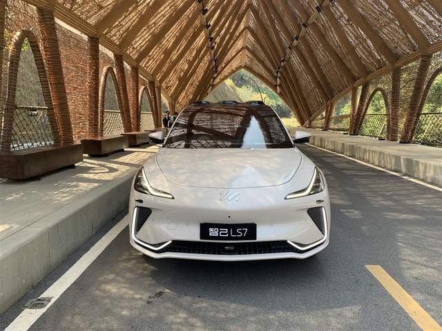 试驾智己LS7，超时空旗舰的探索与征服_搜狐汽车_搜狐网