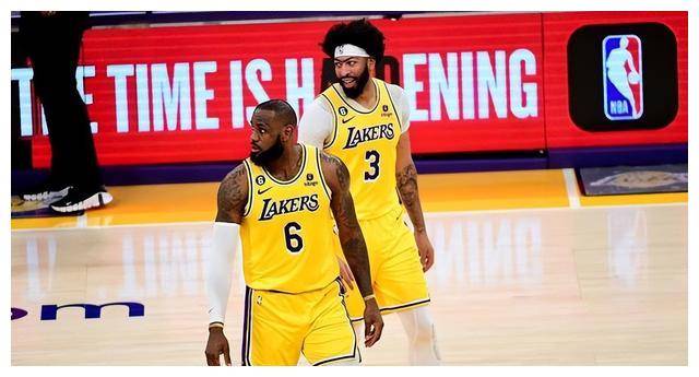 湖人放弃本赛季|湖人三连败延续,詹姆斯态度无意放弃赛季