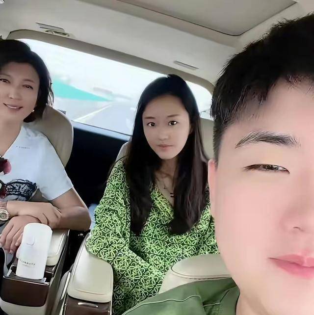 徐梦迪:著名女演员闫学晶儿媳妇,嫁星二代老公林傲霏孕妇照惊艳_婚礼