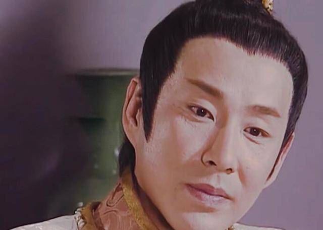 最具代表性的形象就是《少年包青天》的八贤王,这样稳重的样子让你