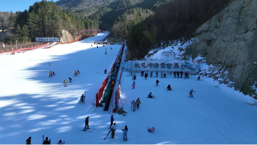 东营桃花岛滑雪场图片