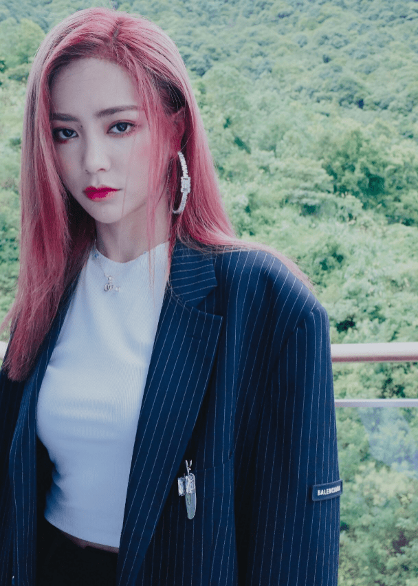 谢可寅与黄梦莹意外撞脸,让人傻傻分不清,网友:真不是一个妈?