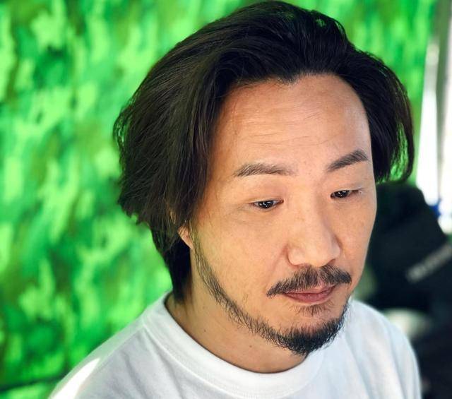 "乐坛太子"郑中基:一首《无赖》打败陈奕迅,能当歌神非去演戏_周星驰