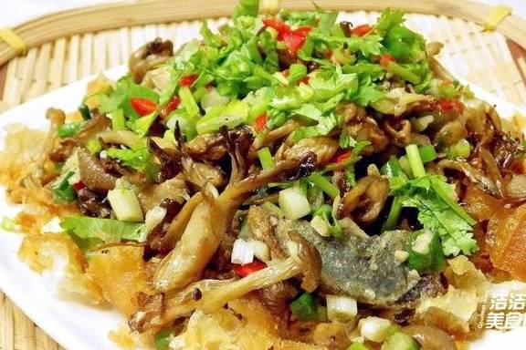 这些蘑菇你都认识吗？混搭起来虽然不好看，但是香辣鲜美非常下饭(图1)