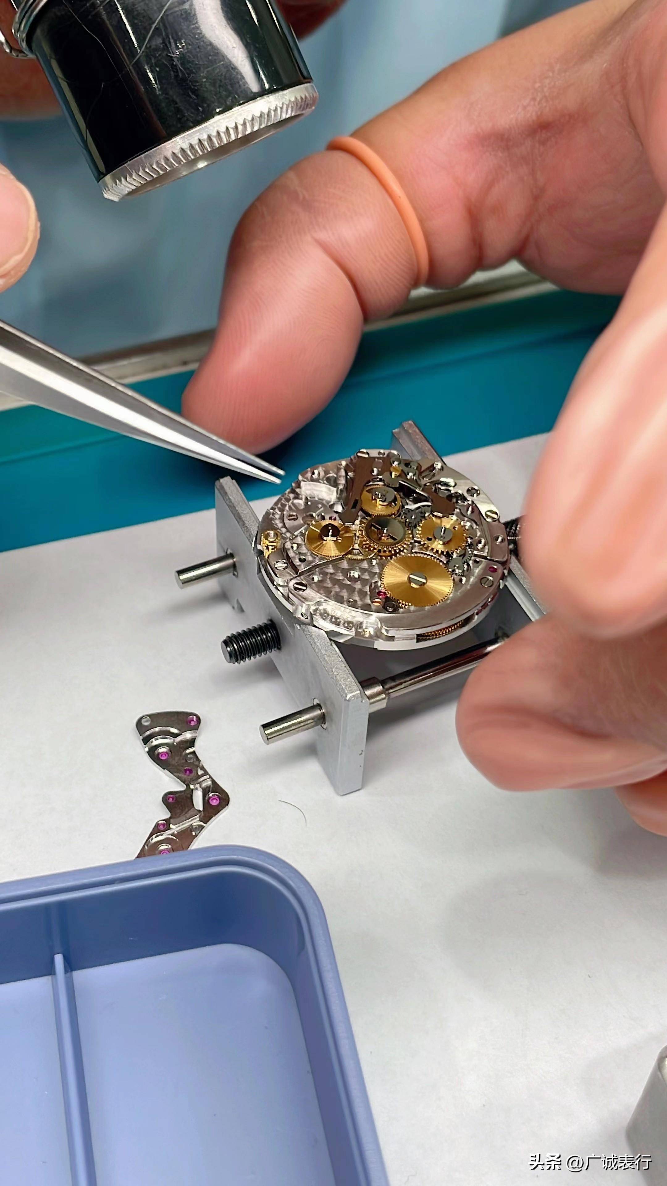 保养重新安装质检,报价3000多,表主同意,那么就开始维修这只劳力士