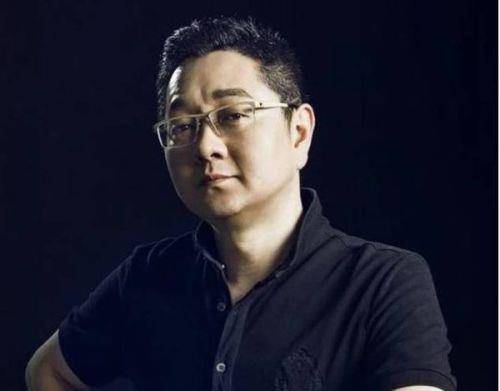 2012年5月,因"晕倒哥"事件引起多方争议的主持人张绍刚再次站上舆论的