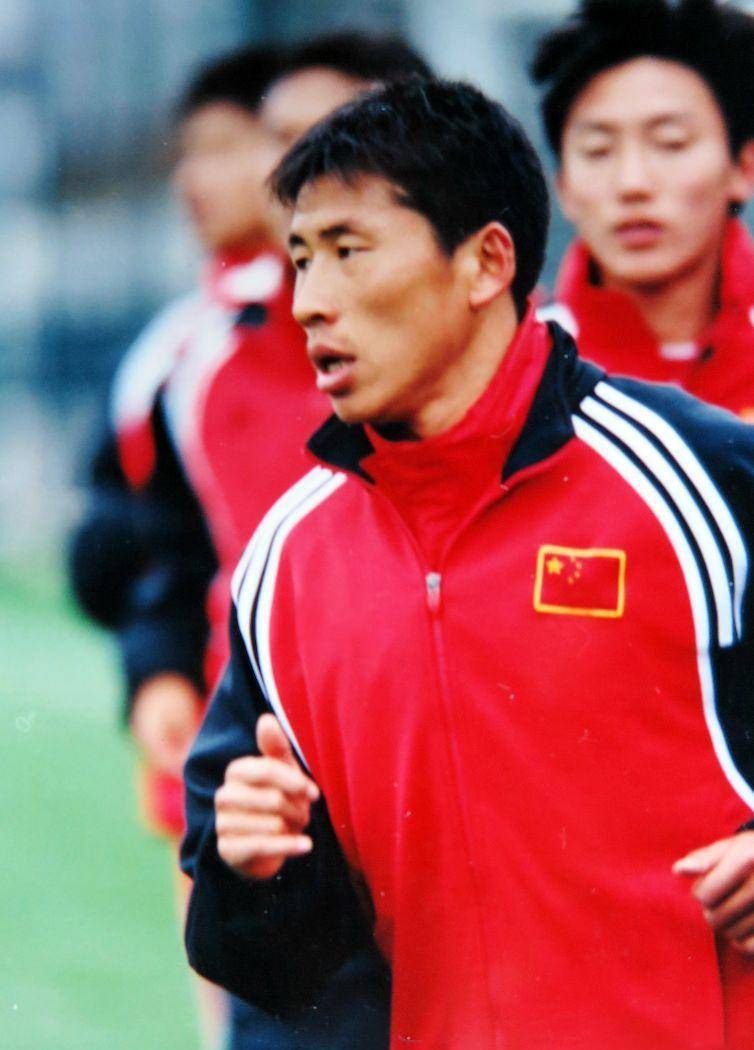 陈刚:带队获得青岛足球首个全国冠军,摘牌大会被申花截胡替郝伟_中国